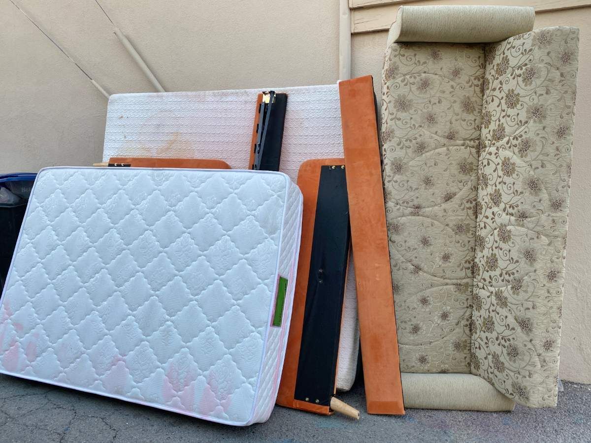 how to dispose of old mattress